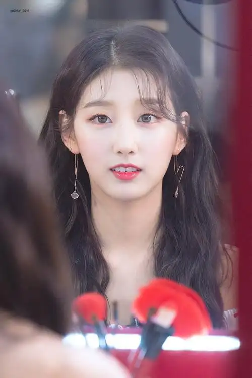 lovelyz郑叡仁 郑艺仁