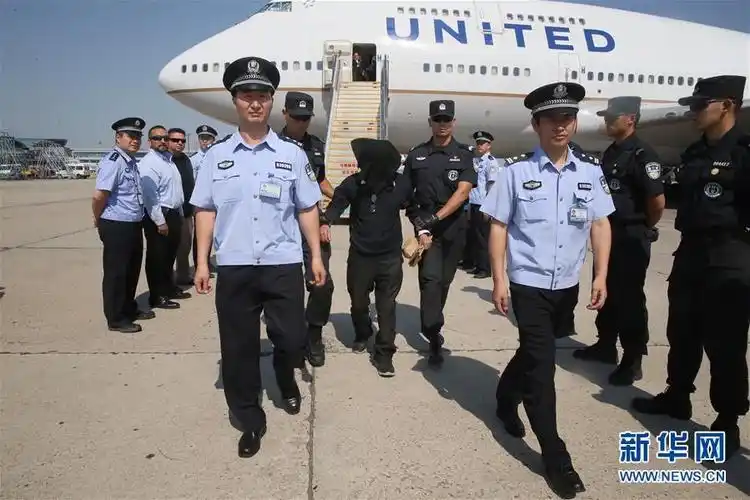 美方向我国遣返一名严重刑事犯罪嫌疑人