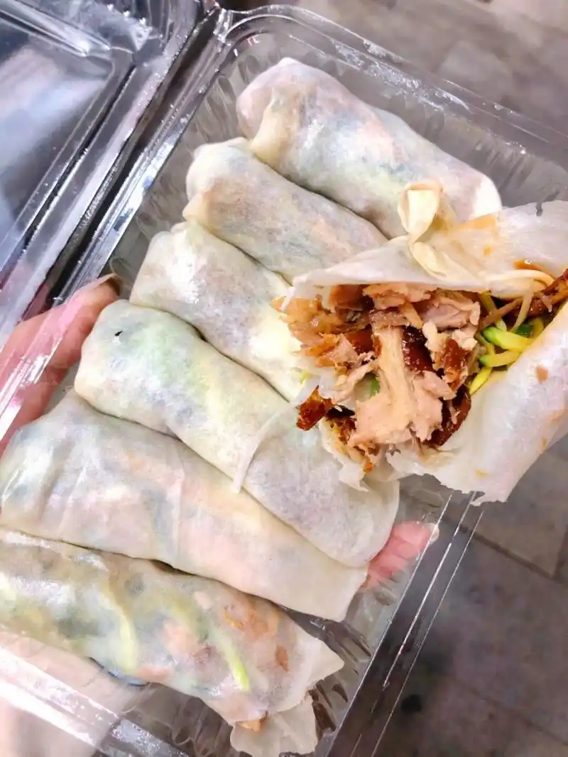 目前成为李村夜市排队王了 - 烤鸭卷饼90 10r六个 / 15r九个 肉眼