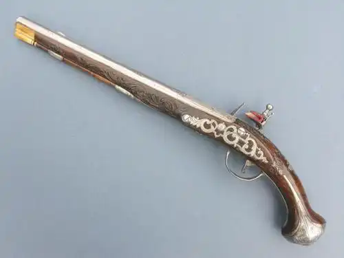 欧洲骑兵使用的燧发枪,制作于1740年,使用者应该是一位骑兵军官