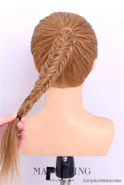 夏日必备——超减龄的高马尾鱼骨辫-鱼骨辫编法-头发编法编法图解