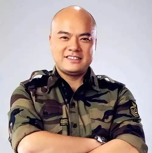 父母接连离世,和老婆生育一对儿女|演员|童星|卢海潮|电视剧_网易订阅