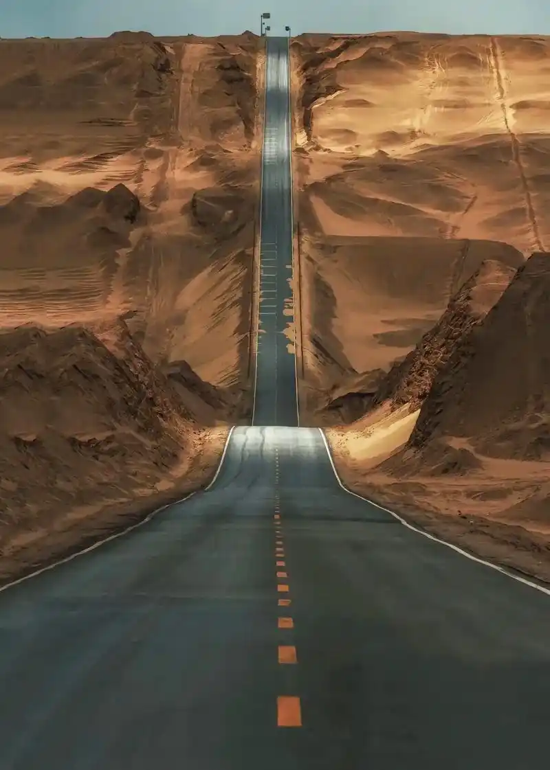 沙漠公路 #大西北 #u型公路 在荒漠的深处 是一条笔直而 - 抖音