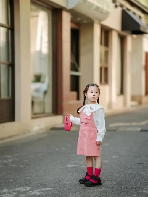 4岁小女孩的秋季入园穿搭