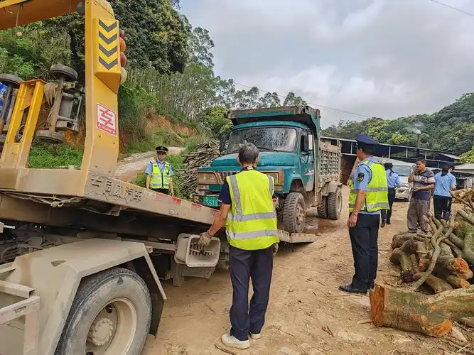 灵山县多举措开展变型拖拉机报废清零集中专项整治