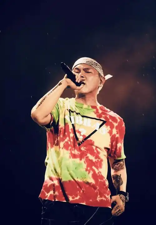 新说唱决赛火药味十足大傻牛得拿来斗新歌重磅登场