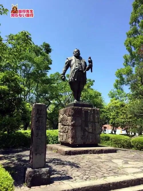 公园里的德川家康雕像,仔细看看和战国无双里的那个真像