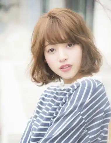 圆脸适合什么样的短发烫发2016秋冬圆脸短发烫发