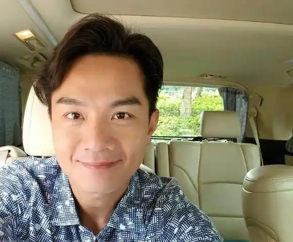 tvb绿叶胡诺言皮肤零毛孔妻子做网红月入6位数买楼投资赚近千万