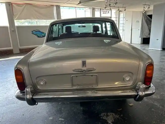 52岁的英国豪华车喜欢吗?几千美元的1971年劳斯莱斯silver shadow