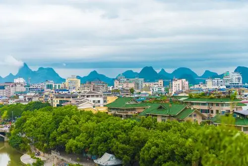 于是在去阳朔之前,想逛一逛桂林市区,于是我