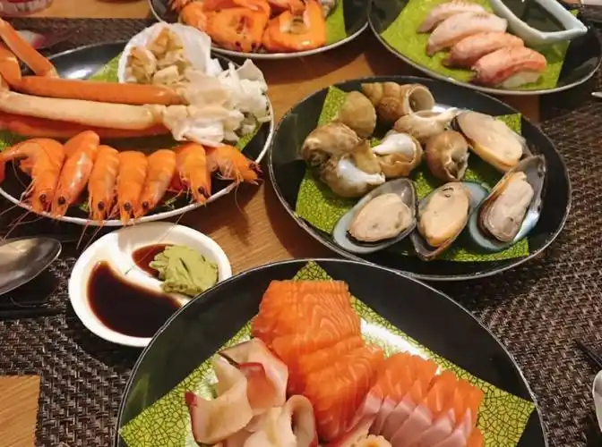 自助餐里这4种隐形贵菜很多人都不屑去拿老板却笑