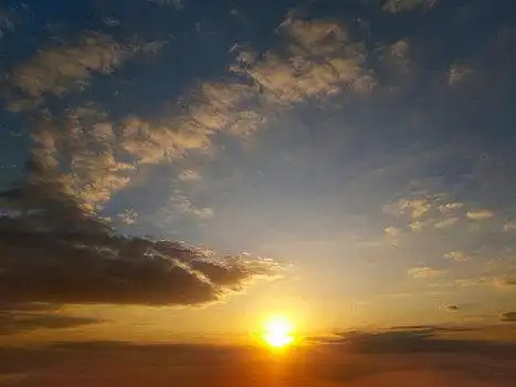 升起的太阳图片