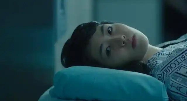 韩国喜剧电影《奇怪的她》70多岁的老奶奶变成了20多岁的少女!