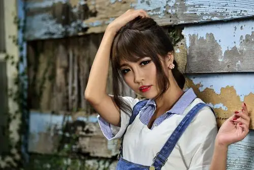 眉目传情的黑色镂空透视兔女郎装美女香滑细腻的酥胸