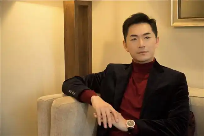 "朱古力暖男"朱泳腾新年揭"恒温秘笈"