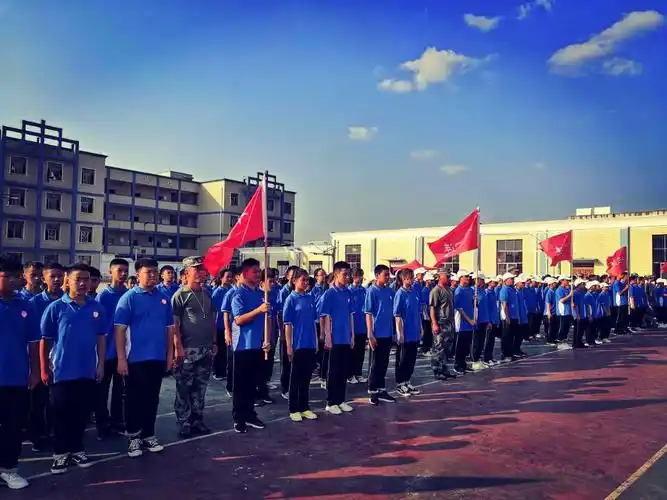 梦想起航——贵定二中国防教育剪影