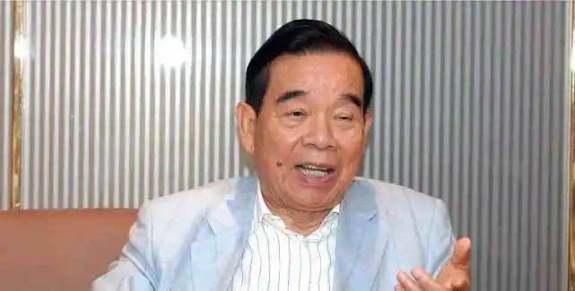 父亲坐拥千亿,他却没有分到遗产_郑家成_郑裕彤_香港