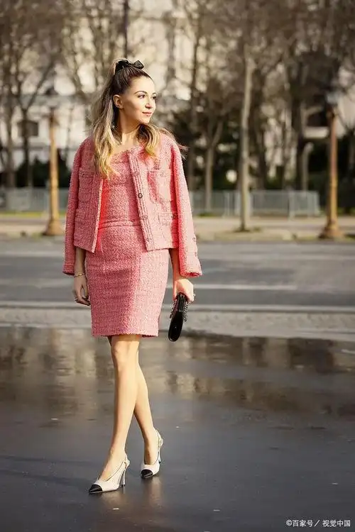 小香风浅蓝色外套怎么搭配,这几种方式要清楚,穿搭更漂亮