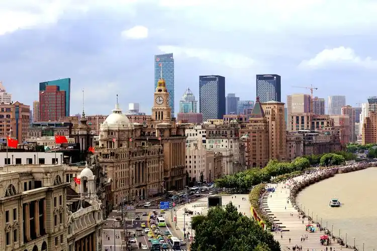 走进上海市外滩档案馆楼顶俯瞰