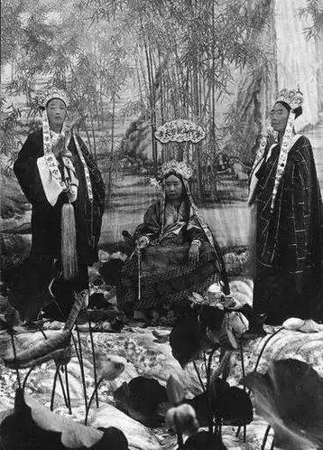 原创慈禧去世以后她宠信的太监李莲英又活了三年没了主子他过的如何