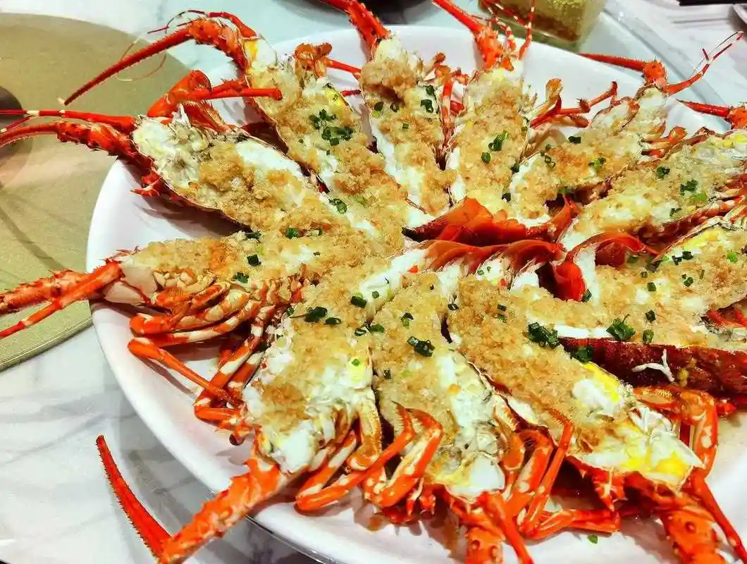 言记湛江鸡m (江汉四路华顺公寓d座一楼)新店开业,第三天开始爆满翻台