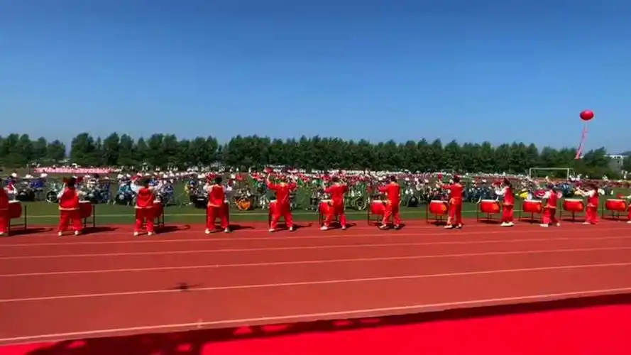 铁岭县新台子镇中心小学八里庄小学联合举办庆祝建党100周年校园体育