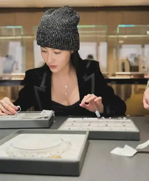 tvb女星林夏薇晒丰满身材照高调宣布有喜事进军钻石设计业