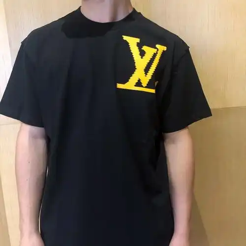 香奈儿一件衣服一般多少钱?