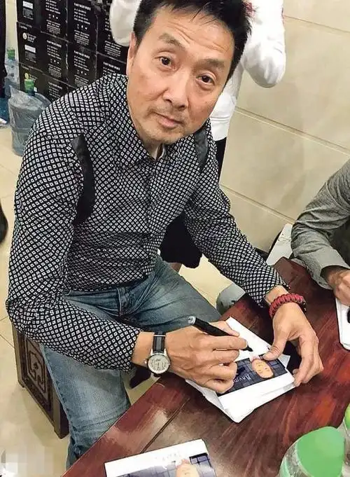 58岁无线绿叶演员曾守明猝逝广州登台突然晕倒