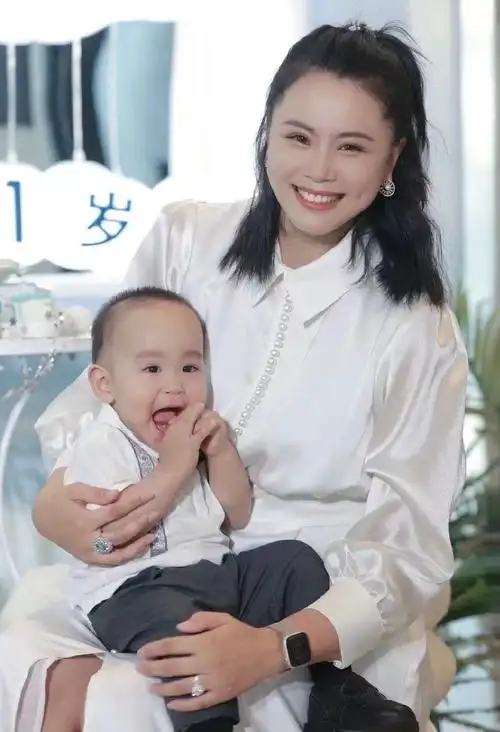 1米86女排世界冠军,老公1米9高富帅|曾春蕾|高富帅|女排_新浪新闻