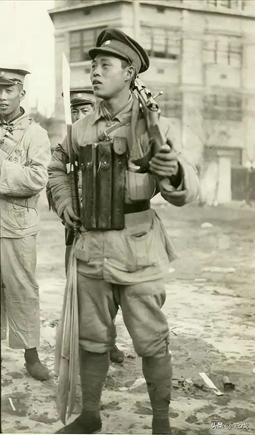 老图欣赏花机关枪在中国