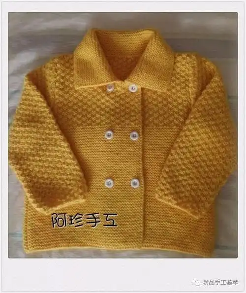 这件开衫不用挑门襟,线又顺滑,织起来很有劲.