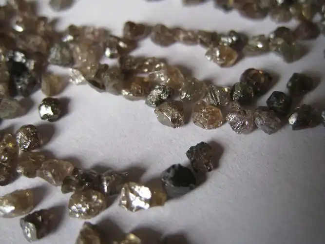 供应天然金刚石颗粒钻石原石超硬材料适用车削切磨钻探研磨五金工具