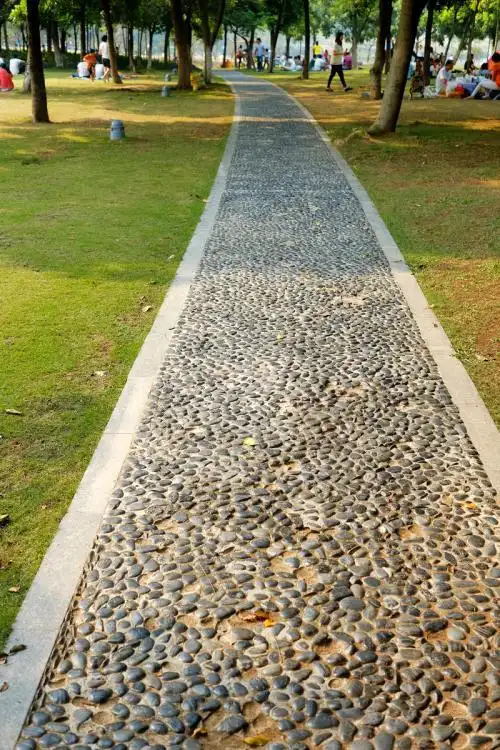 鹅卵石铺的路简笔画