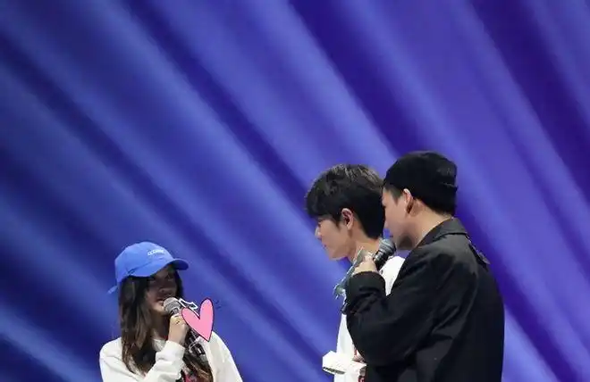 肖战和baby首次同框看到他的眼神后粉丝颜控无疑