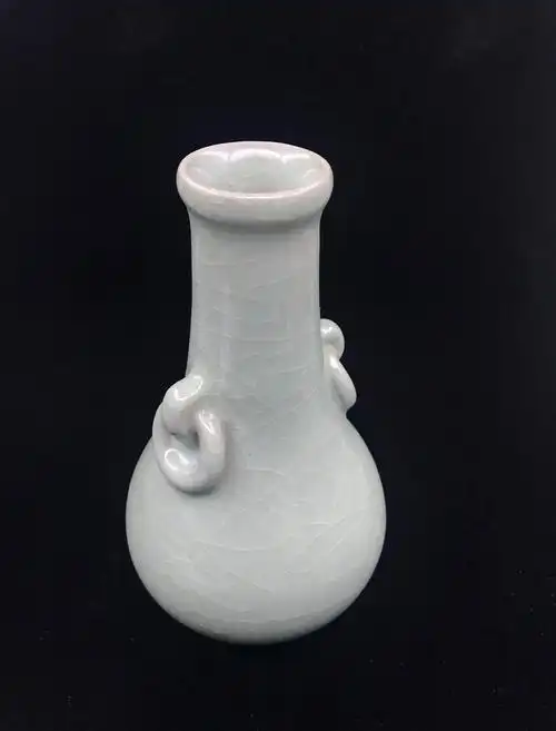 佚名 龙泉窑双耳花瓶