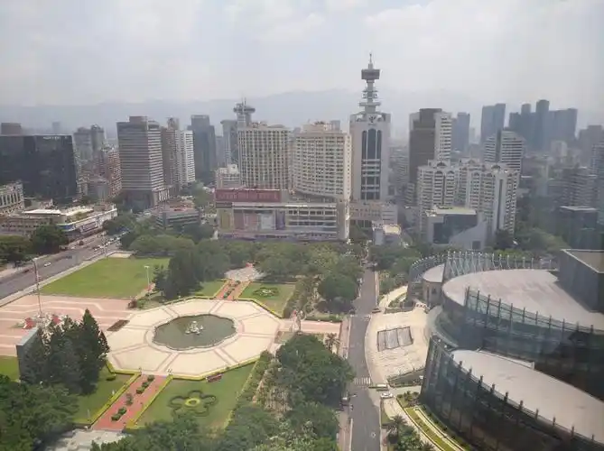 p>福建省科技馆位于福州市中心的 a target="_blank" href="/item/于