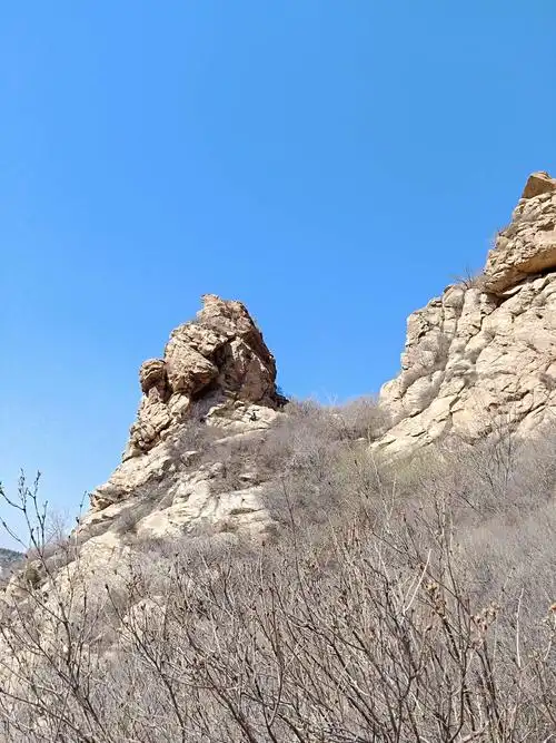 义县龙凤双峰奇观山