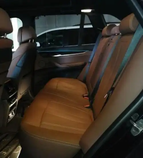 性能超赞 18款宝马x5墨版3.0t风格鲜明的设计