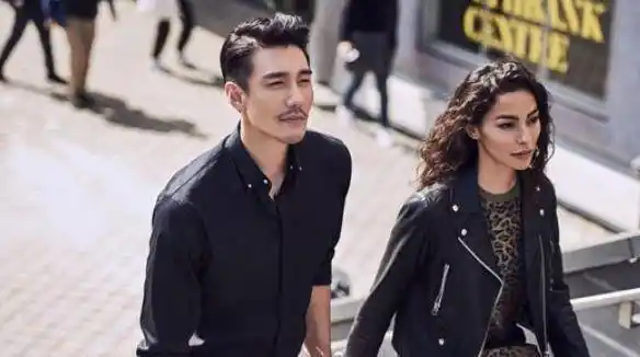 包海青的名气比较大,她和胡兵的那段感情确实特别遗憾,后来包海青又谈