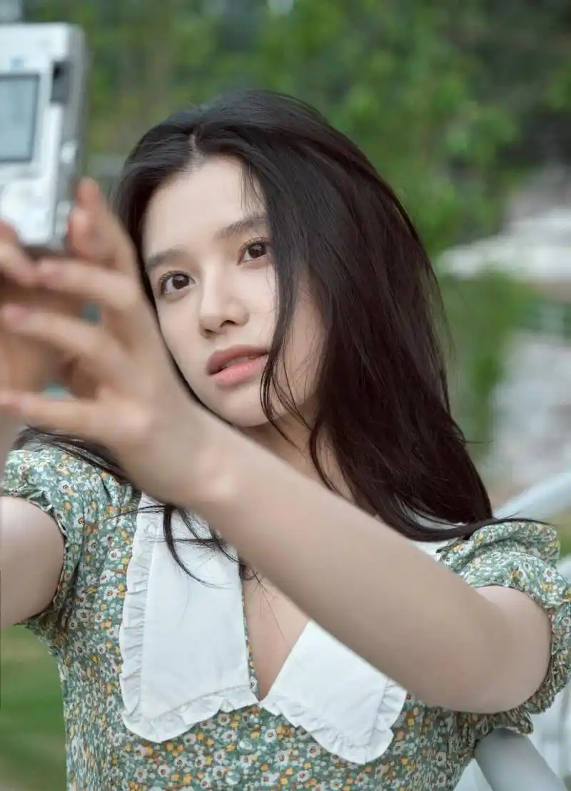 张婧仪 国籍:中国 出生地:湖南邵阳 出生日期:1999年7月10日 身高:168