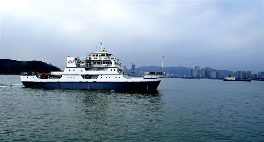 参观集美学村,鳌园,南普陀后,驱车奔龙岩,参观永定高北土楼群;随后到