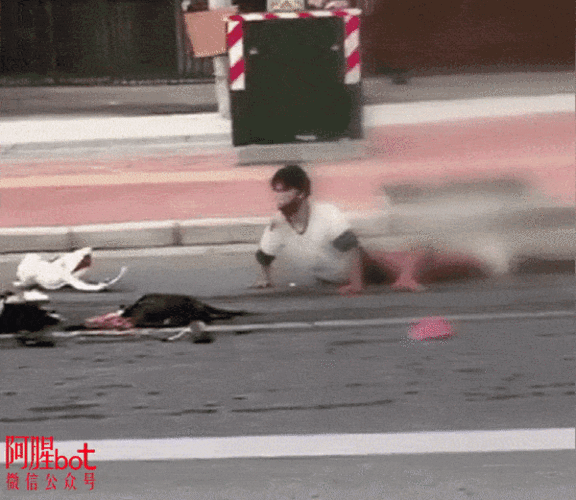 骑车安全警尸录年轻情侣双双被撞成两截摩托骑士的头被撞飞