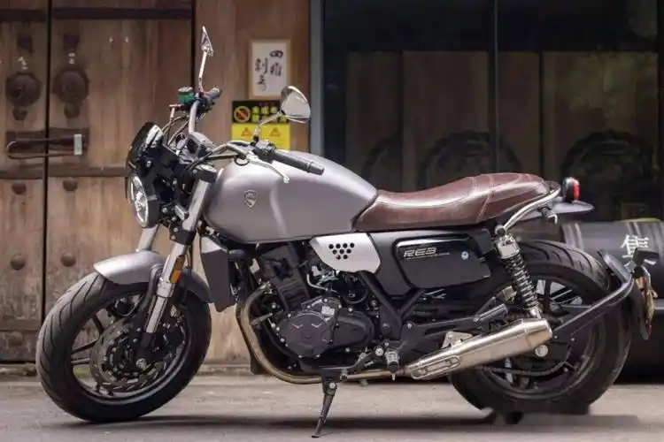 做有态度的车英伦复古赛科龙re3静态测评