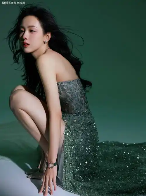 陈都灵碎钻雀鸟写真