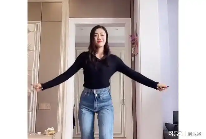 晓凤潜江34岁少妇一曲白狐吸粉百万走红之后离婚