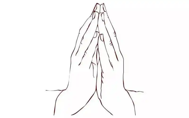 进佛堂寺庙的大门左中右应该进那扇门应该先迈左腿还是迈右腿