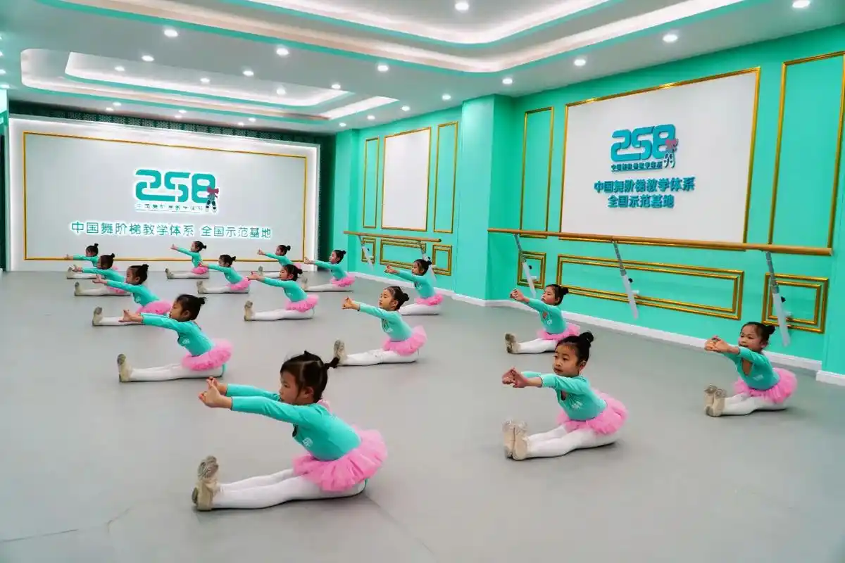 舞蹈课堂随拍 #舞蹈基本功 #258中国舞 #少儿中国舞基 - 抖音