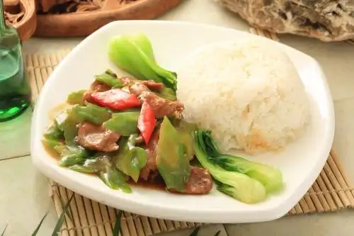 中餐苦瓜炒牛肉盖饭